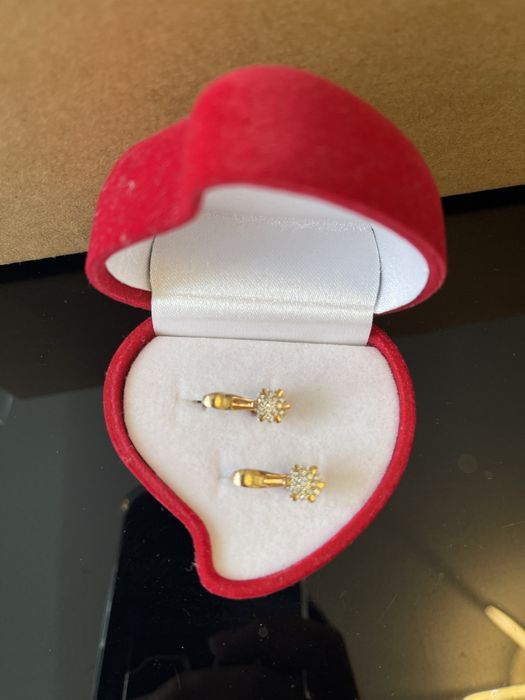 Продам золотые серьги