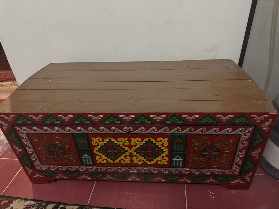 Сандық ағаштан жасалған