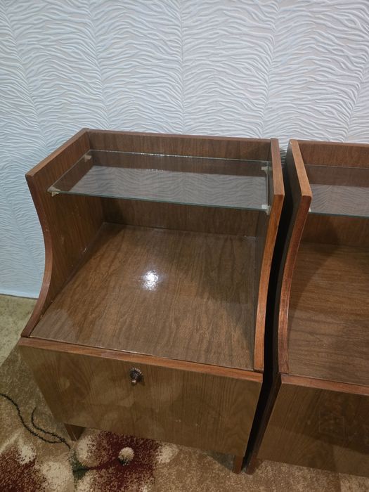 Две тумбочки продам