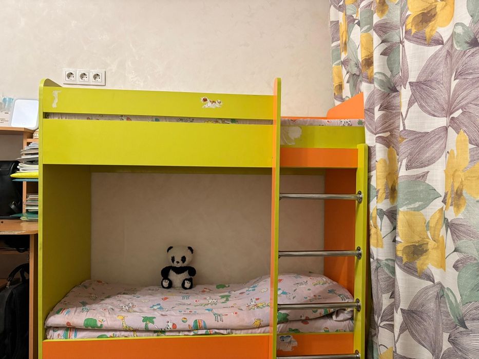 Двухяростный кровать