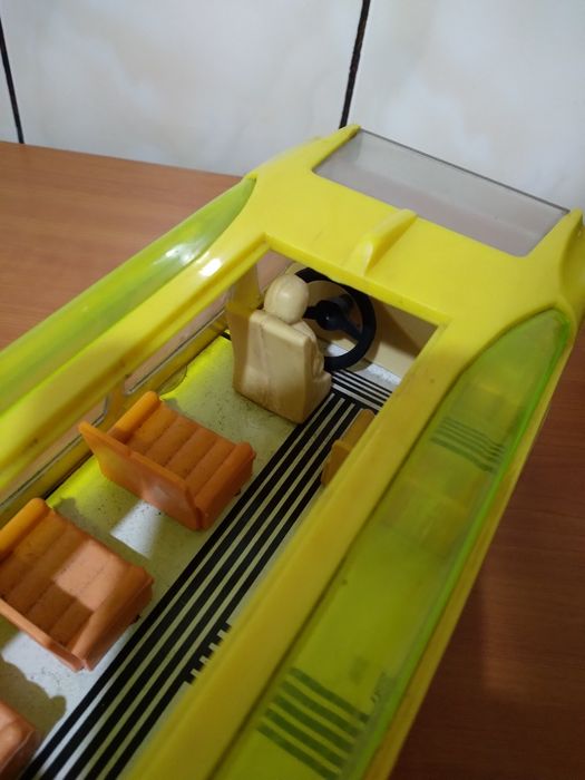 Autocar ONT, plastic