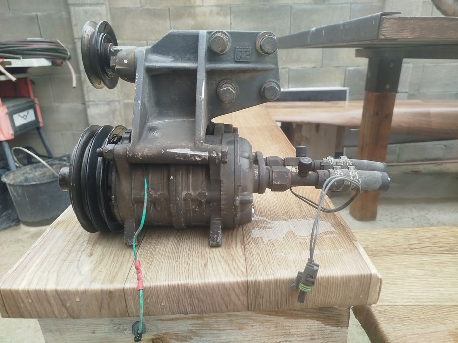 Компресор с обтегач за Thermo King от Мерцедес Атего 815