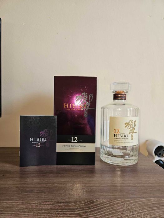 Бутилки от уиски в оригиналните им кутии