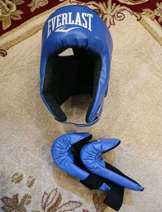 Детские перчатки и шлем для каратэ, таэквондо