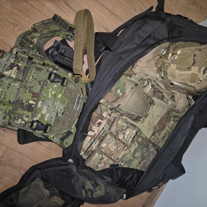 Airsoft оборудване - реплика, дрехи, жилетки.