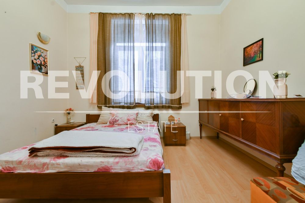 Дава се под наем Тристаен апартамент в София, Център - 110 кв.м за 750 € - Снимка #3