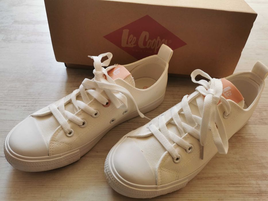 Продавам кецове lee cooper
