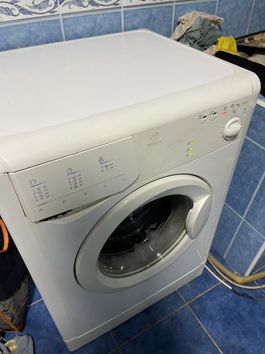 Продам стиральную машинку indesit
