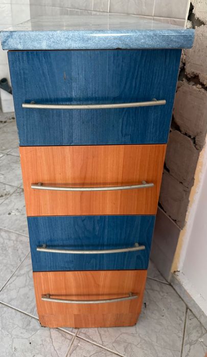 Гардероб с огледало и чекмеджета за антре