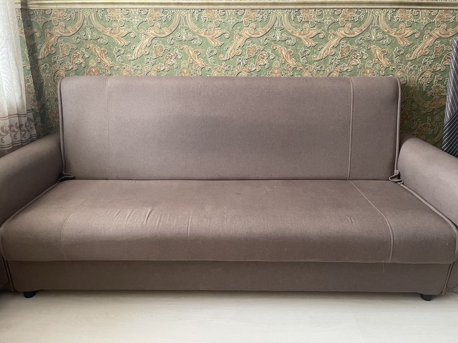 Продам диван для гостиной