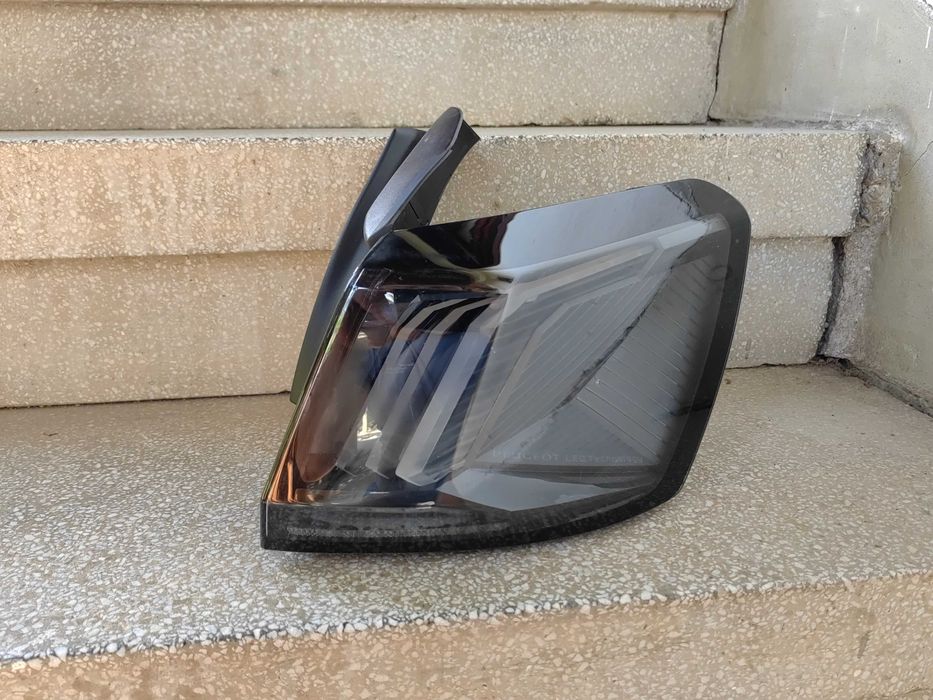 Стоп Peugeot 3008 десен LED / Стоп Пежо 3008 Оригинален