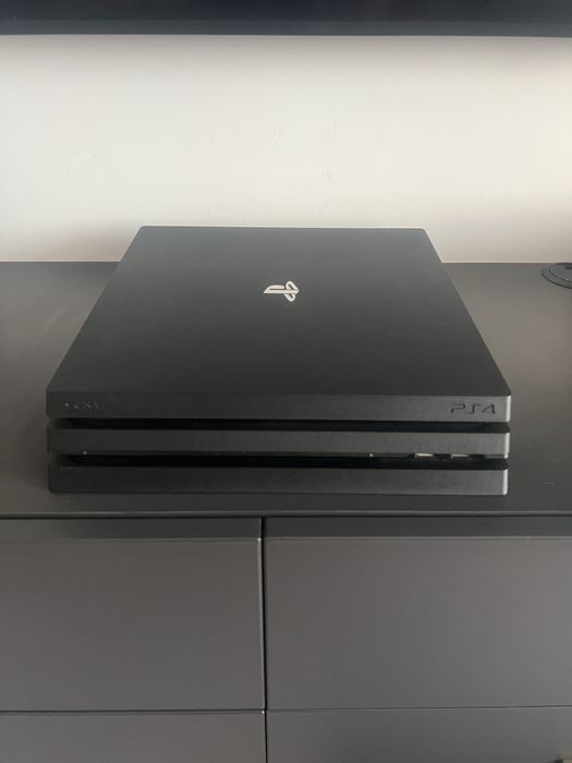 PlayStation 4 pro 1Tb
