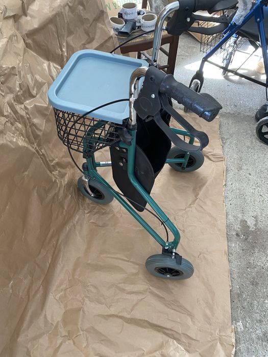 Cadru(rolator) cu 3 roti