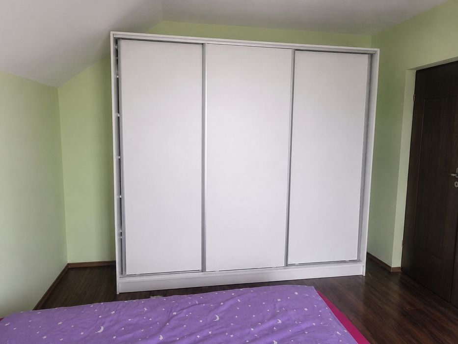 Vând dulap încăpător
