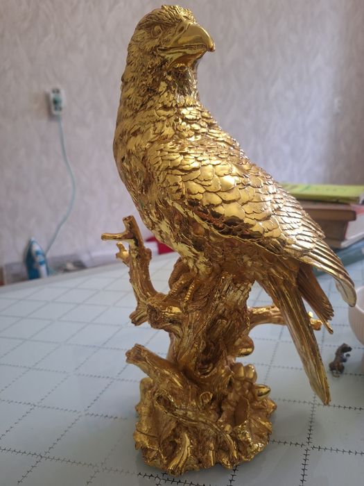 Продам статуетку орла