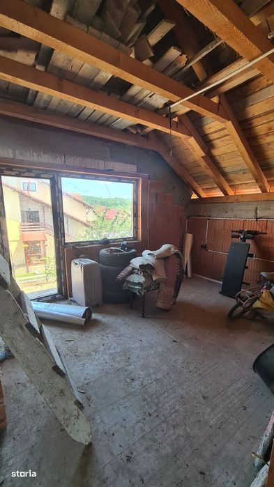 Casă de vânzare în comuna Valea Iașului, sat Mustățești, județ Argeș.