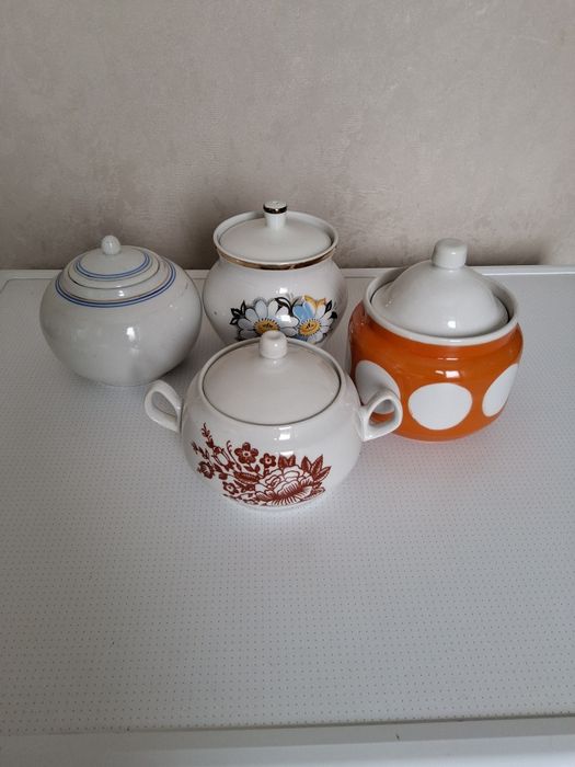 Тарелки глубокие, сахарницы