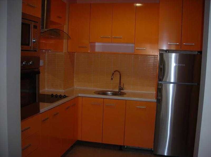 Слънчев и просторен тристаен апартамент във Възраждане