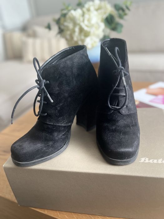 Боти естествен  велур Bata