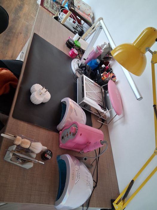 Produse de unghii și gene