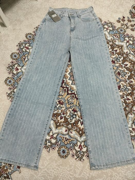 Продам джинсы 28р