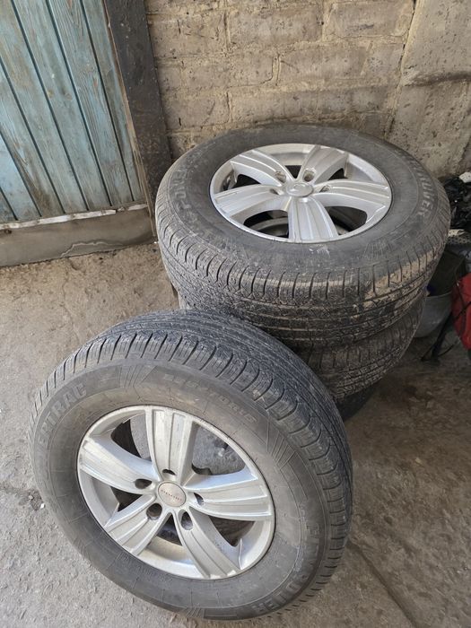 Продам комплек дисков с шинами