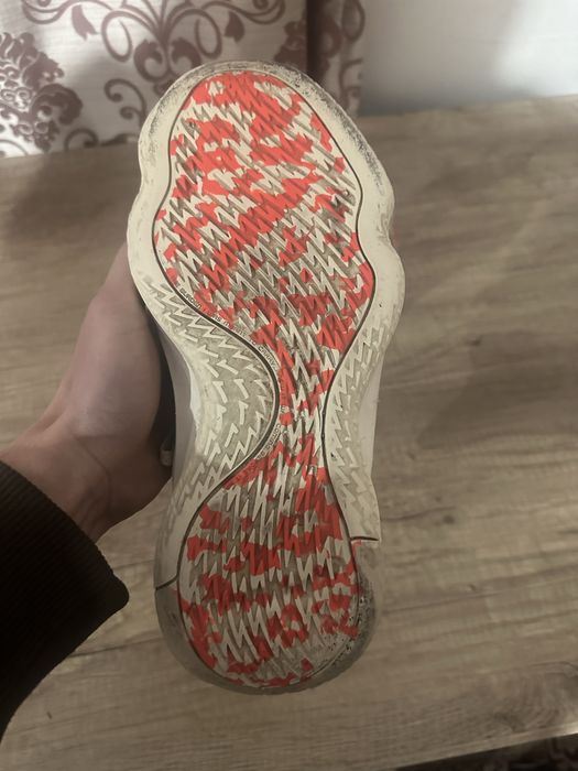 Продам баскетбольные кроссовки