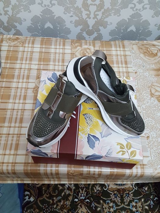 Детские кроссовки для девочки