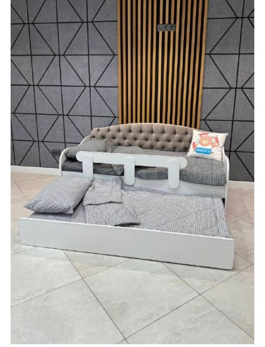 Продам кровать за 90.