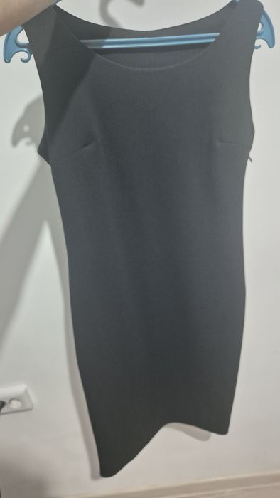 Чёрное платье приталинное