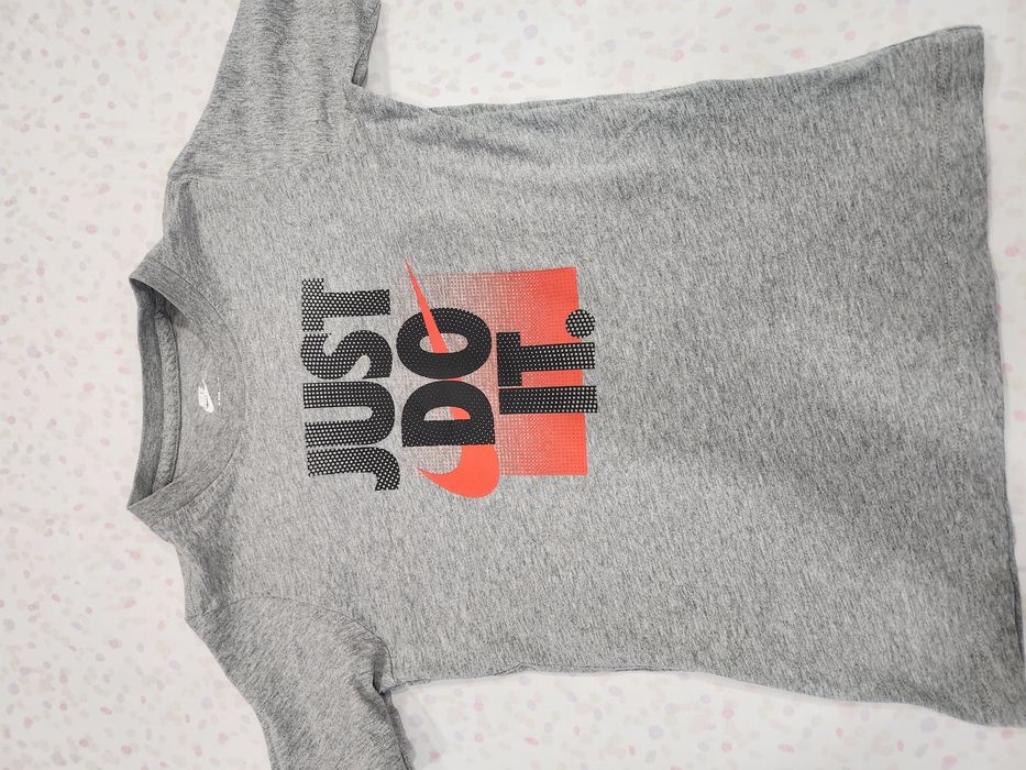 Тениски Nike (размер S)