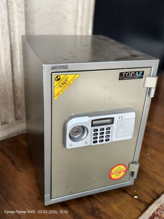 Продается.  сейф