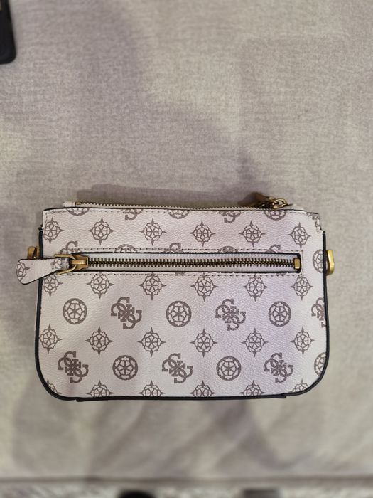 Дамска чанта Guess