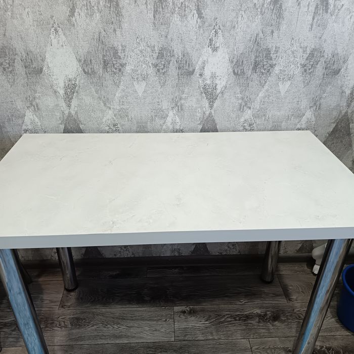 Продам кухонный стол
