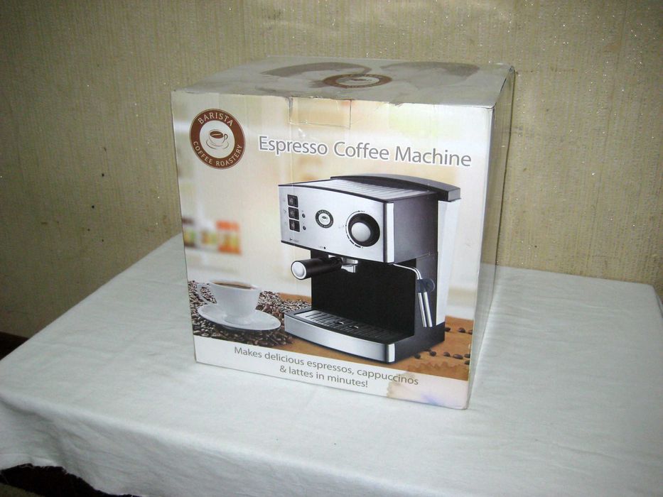 Кофемашина Deling food с капучинатором новым состоянии !