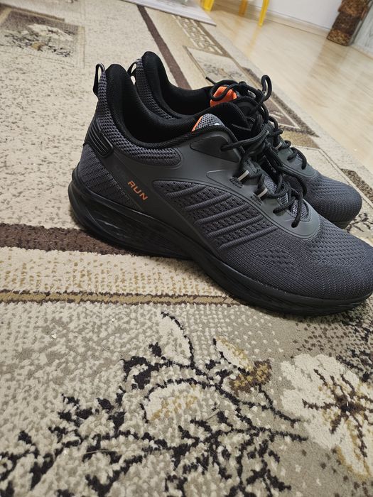 Чисто нови маратонки  46 номер