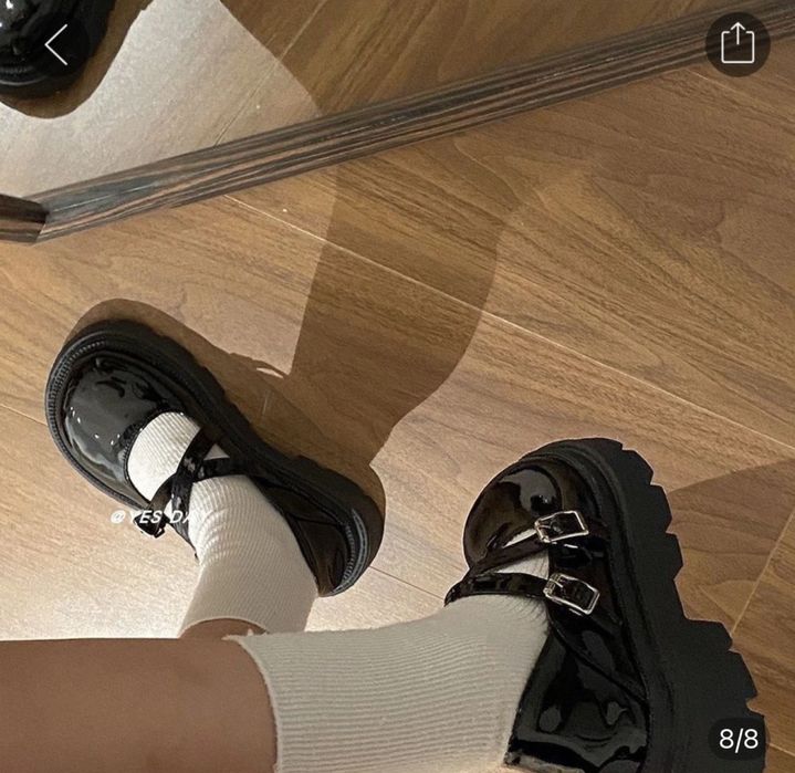 Продам школьные туфли