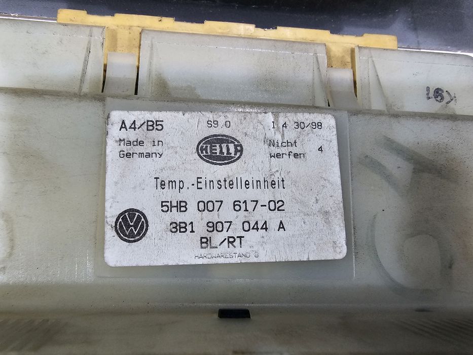 panou climatronic original volkswagen golf 4 / passat b5 

stare buna