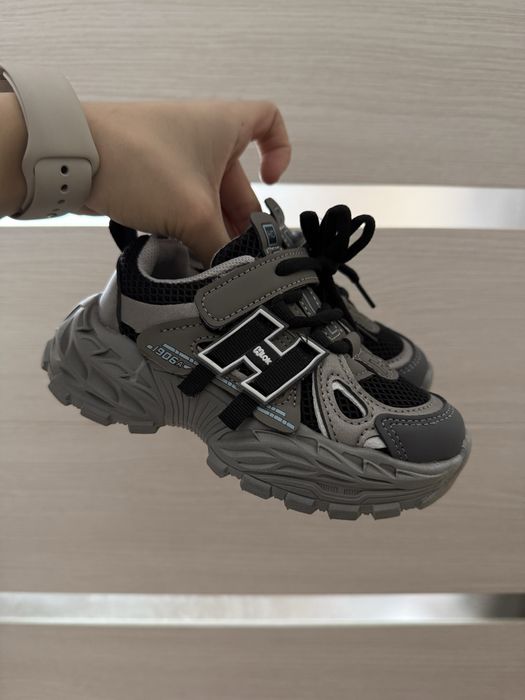 Кроссовки детские новые