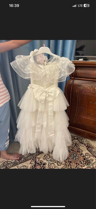 Продам Вечерний белий плате