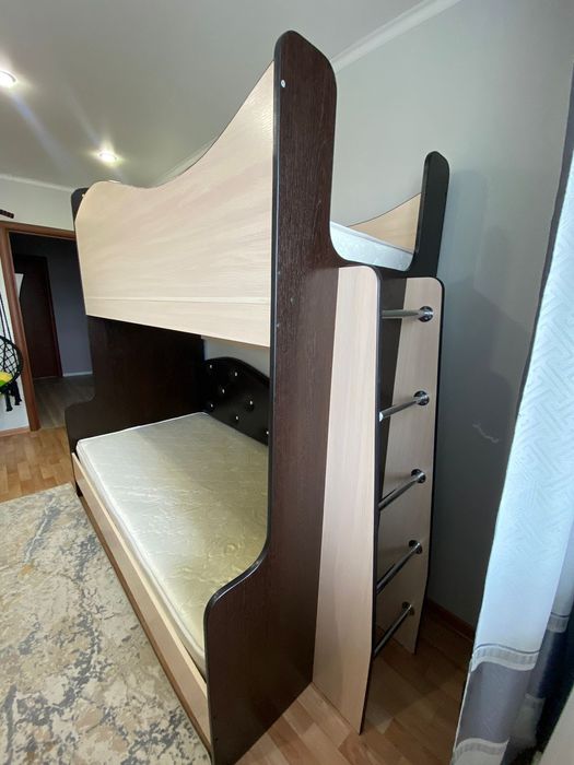 Двухъярусная кровать