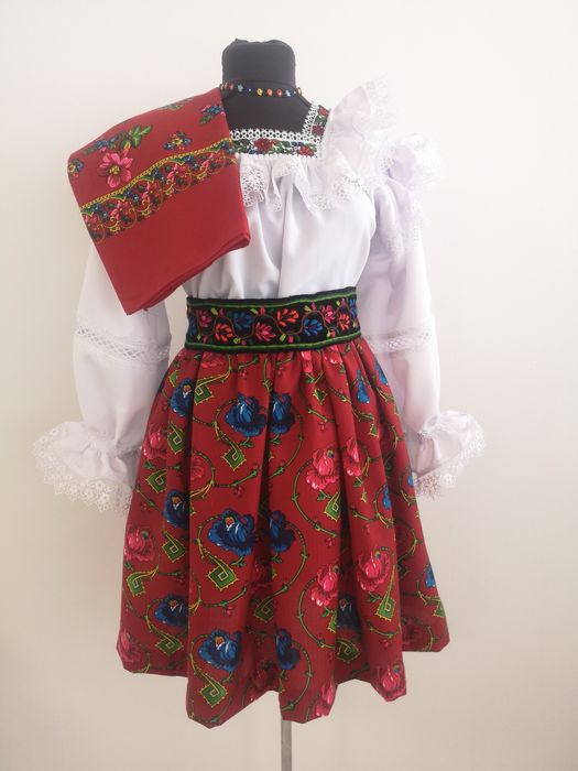 Costum popular femei Maramureș – cusut manual, complet