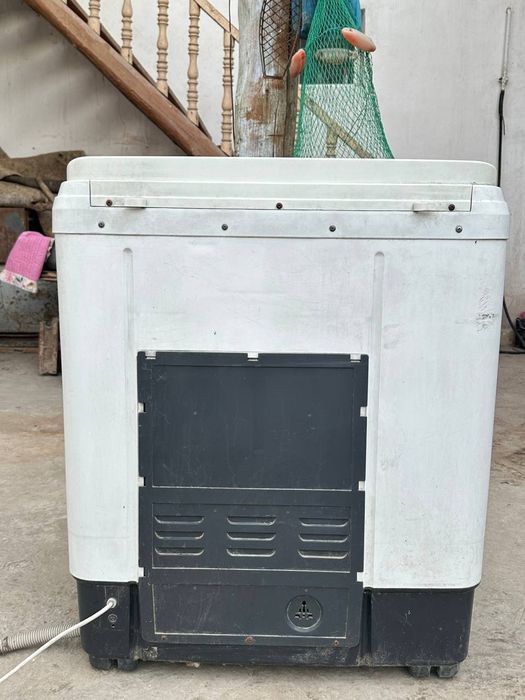 Kir yuvadigan moshina