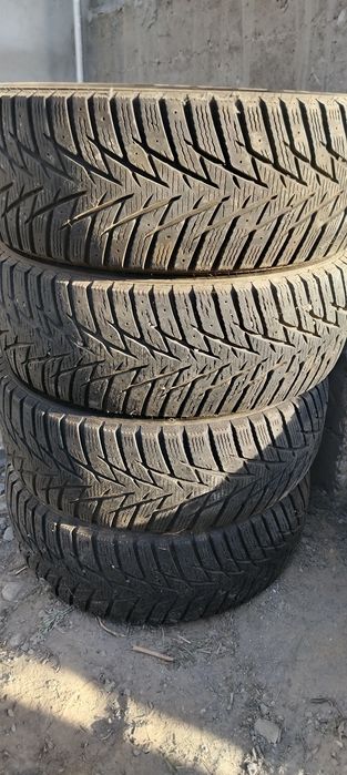 Продам резину 225.55.R17