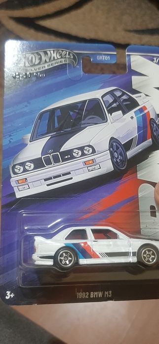 Vând trei machete Hotwheels din care două full-metal