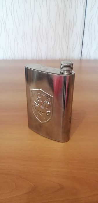 Продам фляжку для спиртных напитков