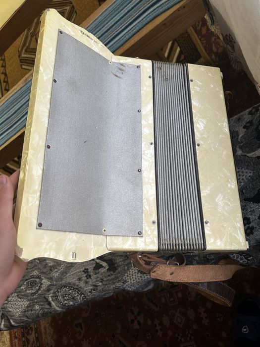 Se vinde acordeon  perfect functionabil