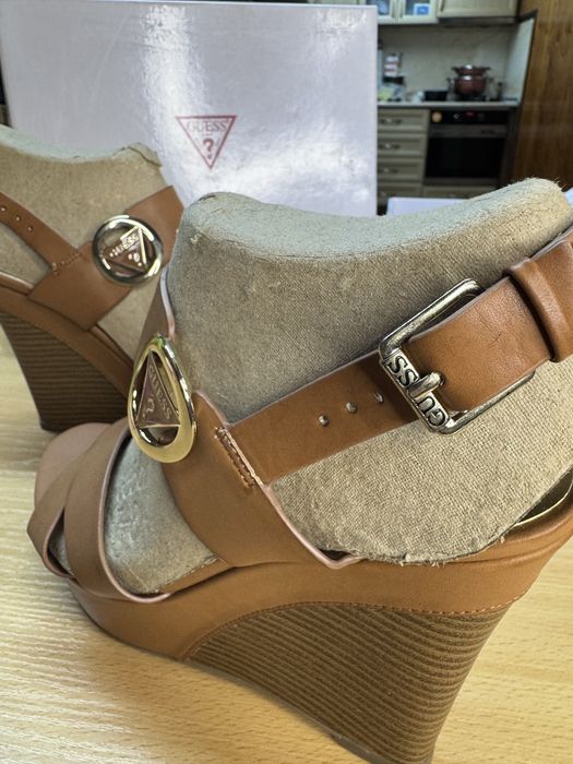 Сандали платформа GUESS 37