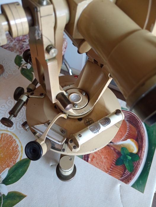 Teodolit model vechi din Germania stare perfectă