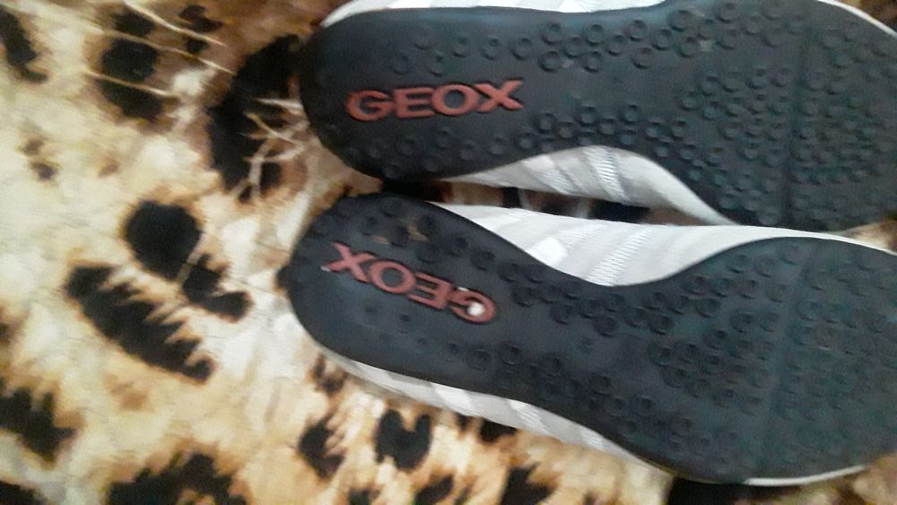 Продам кроссовки